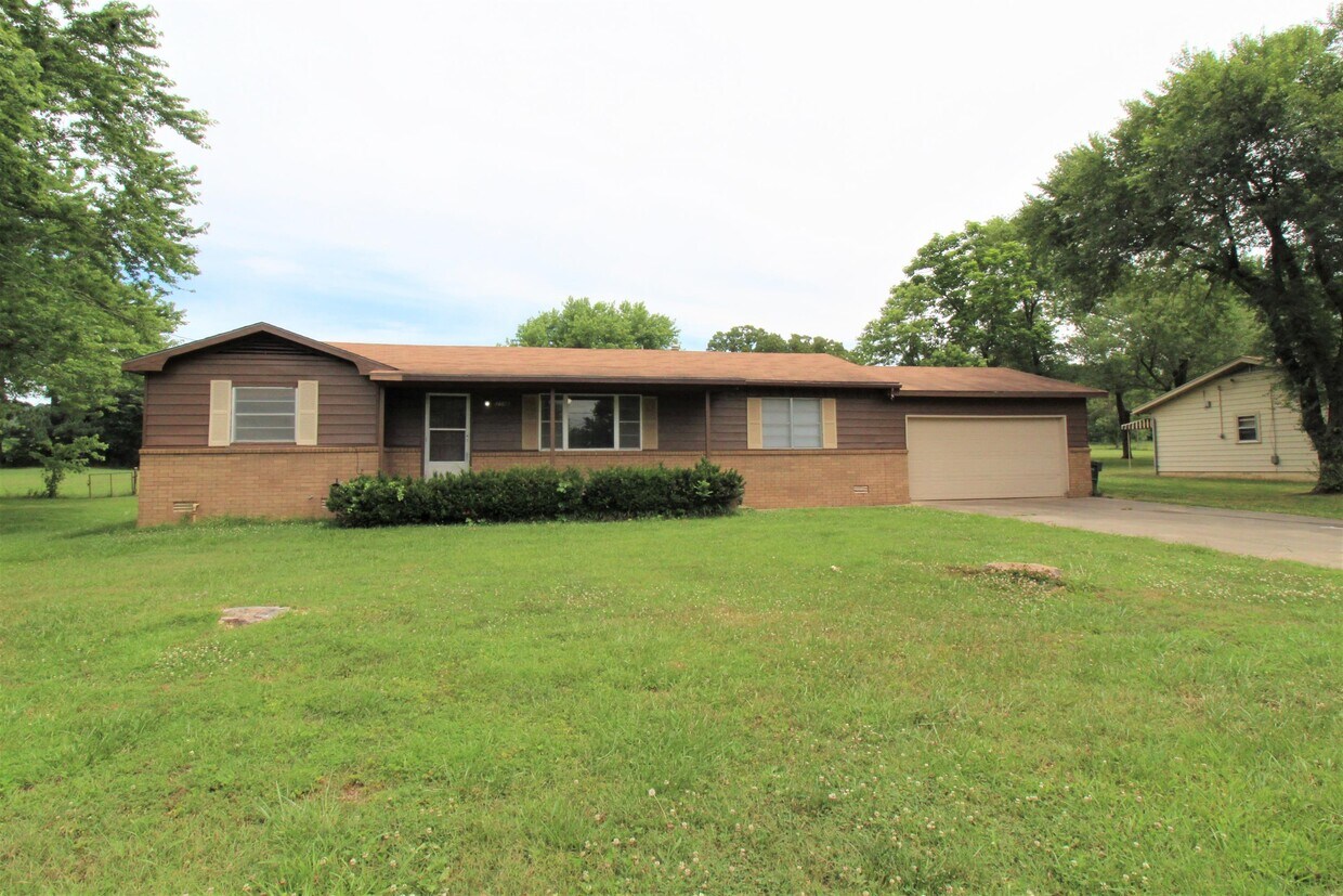 Foto principal - 2582 E Wyman Rd