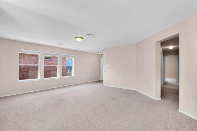 Building Photo - 332 Outfitter Dr