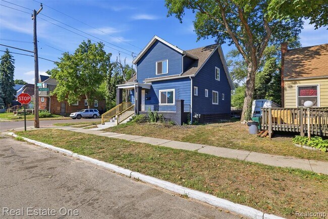 Foto del edificio - 15401 Littlefield St