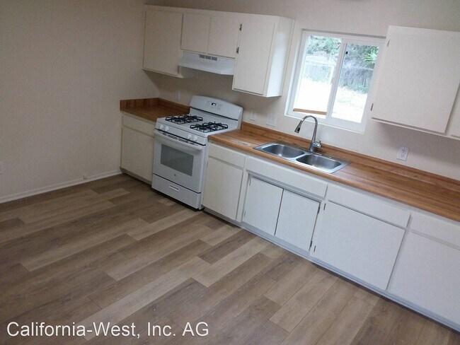 Building Photo - 4 br, 1 bath House - 812 LOS REYES