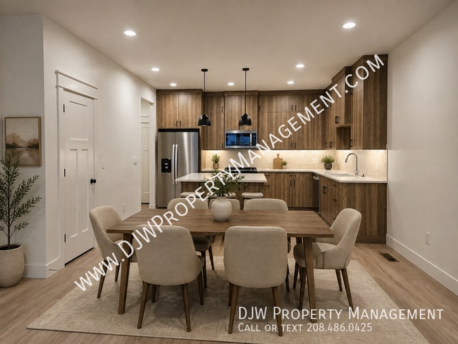 Foto del edificio - 1366 N Meadowglen Ave