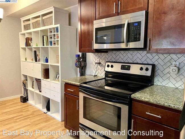 Building Photo - 2 br, 2 bath House - 945 Fletcher Ln. #314