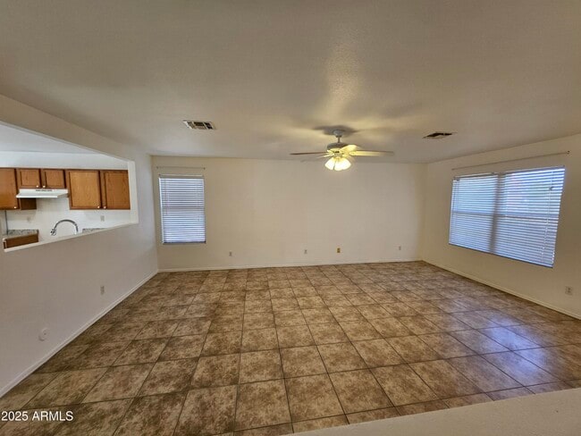 Building Photo - 674 W Kingman Loop