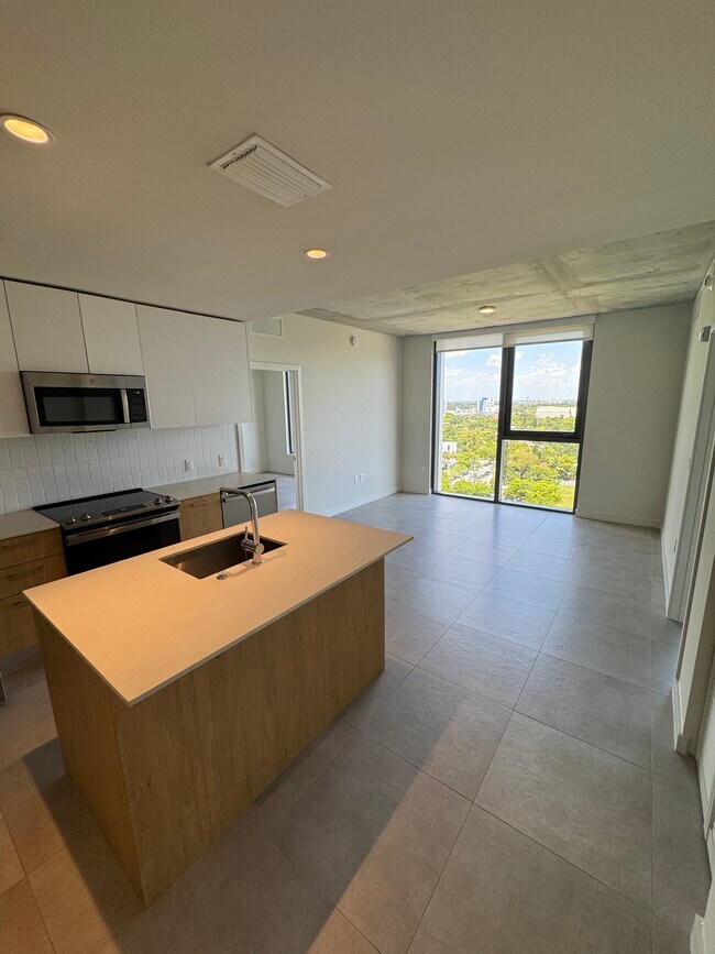 Foto del edificio - 138 NW 31st St