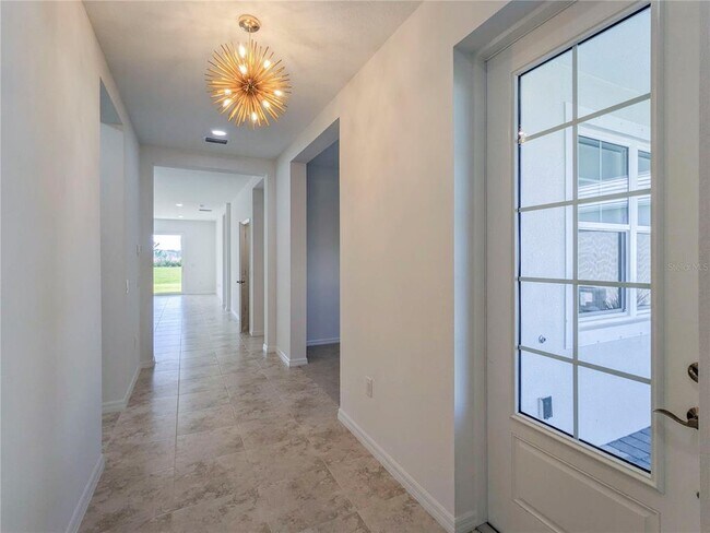 Foto del edificio - 8125 Sternway Rd