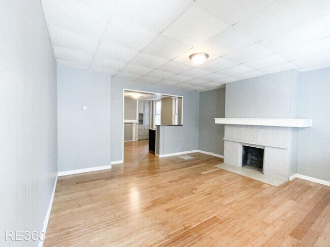 Building Photo - 3 br, 1 bath House - 2323 Salisbury Street...