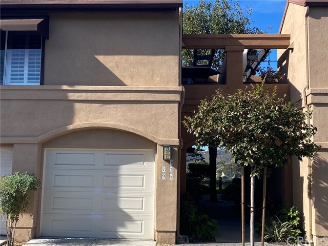 Primary Photo - 7 Sunbridge Pl