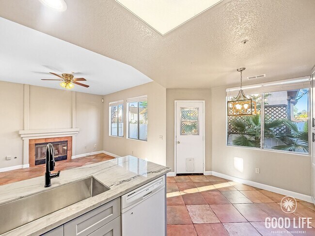 Building Photo - Charming 3-Bedroom Home in Desirable Vista Location