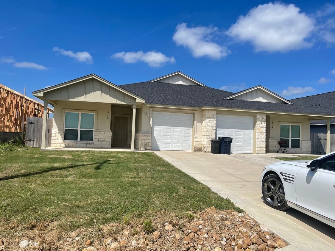 Foto principal - 511 County Rd 306