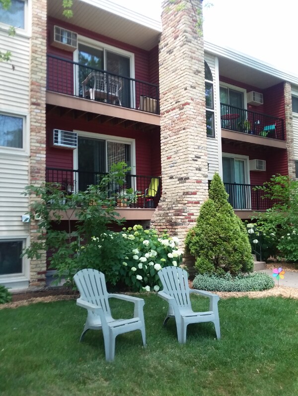 Foto principal - 3246 Douglas Dr N