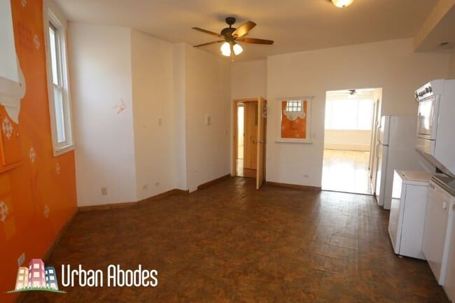 Building Photo - 2036 W North Ave