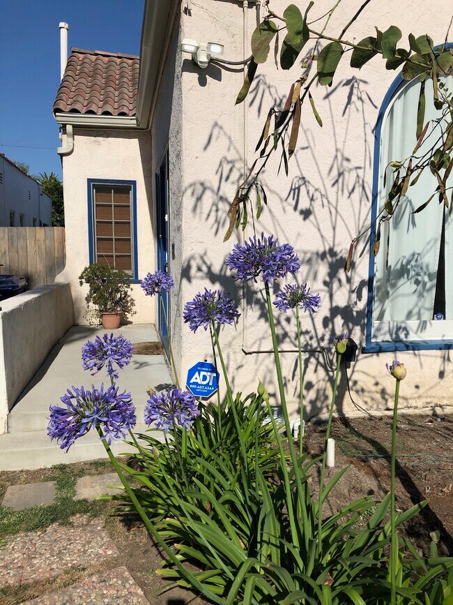 entrada principal - 618 N La Jolla Ave