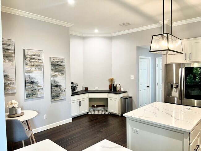 Building Photo - 829 Fallkirk Ct