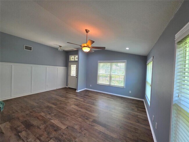 Building Photo - 806 Lesa Glen Pl