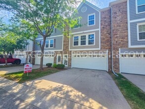 Building Photo - 324 NE Sandalwood
