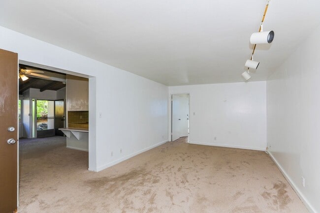 Foto del edificio - Hawaii Kai - Koko Head Terrace - 3 Bdrm/1.5 Bath/Carport - Single Family Home - $3,100