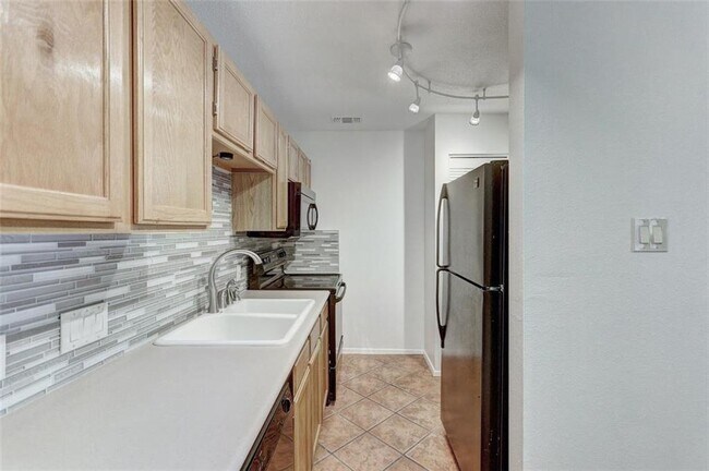 Foto del edificio - 3115 Helms St