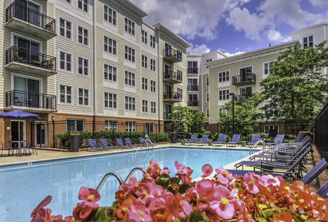 Building Photo - Pearson Square