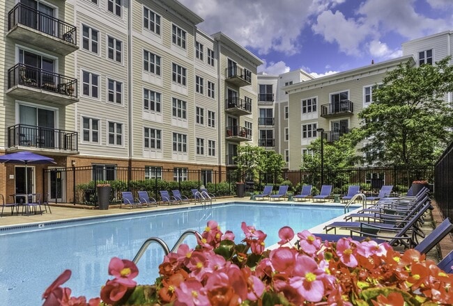 Building Photo - Pearson Square