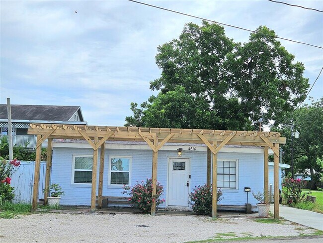 Foto del edificio - 4514 W Bayshore Dr