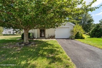 Building Photo - 7 Tamarack Ct