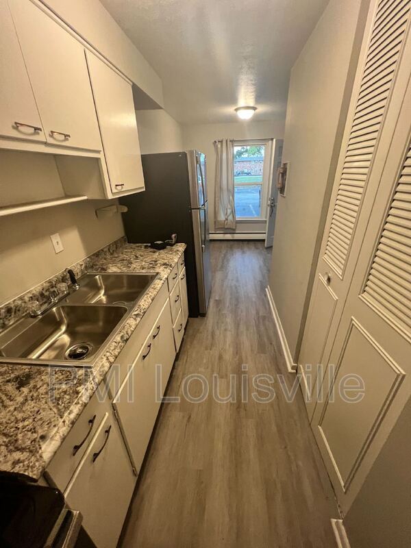 Building Photo - 4501 S 6th St