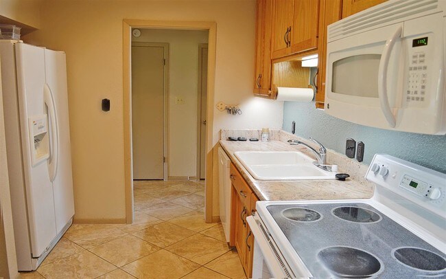 Building Photo - 108 Meadowlakes Dr