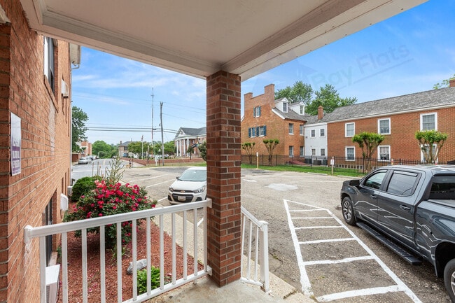 Building Photo - Seymour Apartments