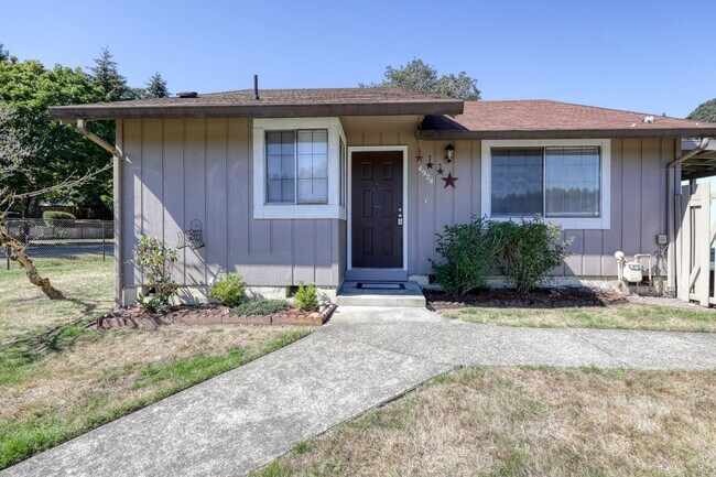 Foto del edificio - Cozy Lacey Rambler - Move-In Ready now! 3 bed 1 bath patio home - North Thurston S.D.