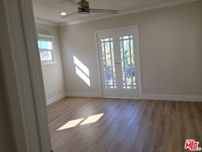 Foto del edificio - 1180 S Bronson Ave