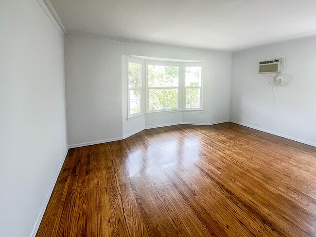 Foto del edificio - 13208 Riverside Dr