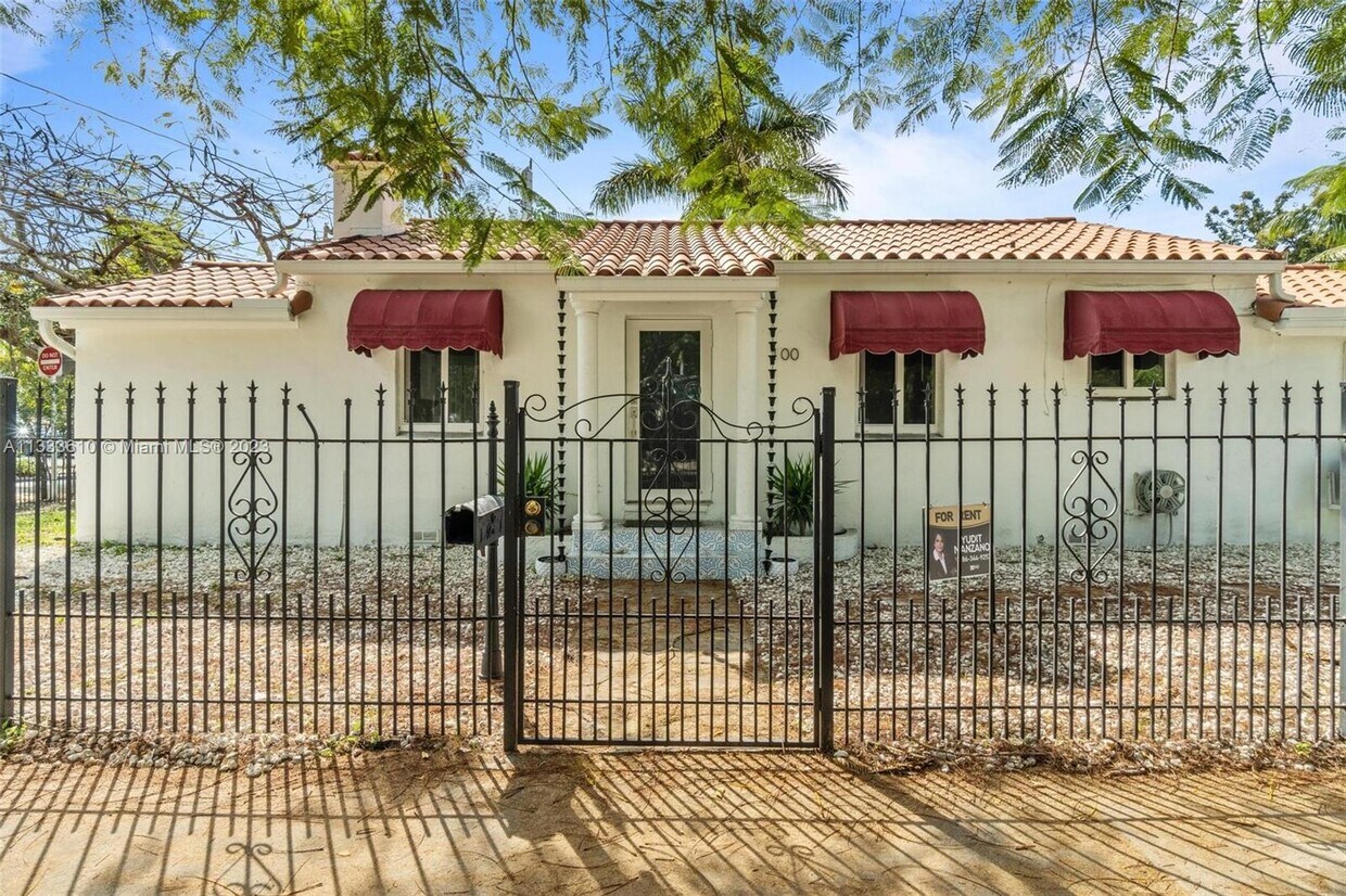 Foto principal - 100 SW 31st Rd