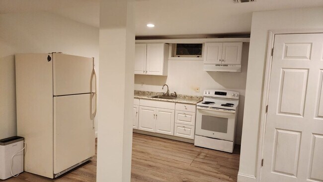 Building Photo - 9 Sorrel Dr