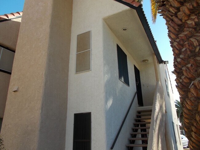 Foto del edificio - Elegant upstairs condo with modern upgrades and private balcony.
