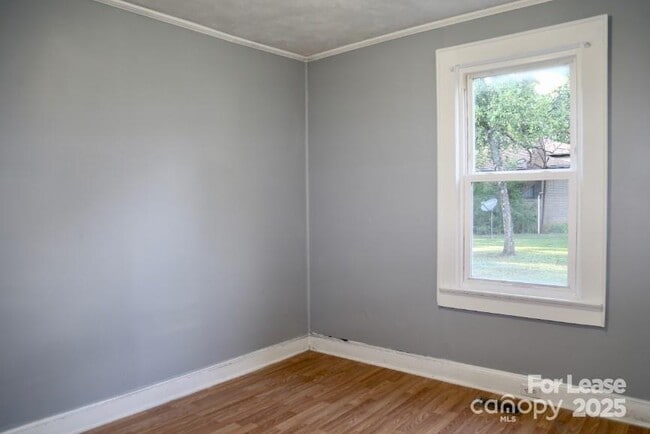 Building Photo - 615 Marion St