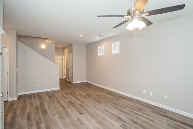 Building Photo - 10563 La Campana St