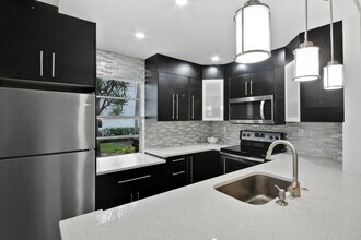 Building Photo - 21 Normandy A