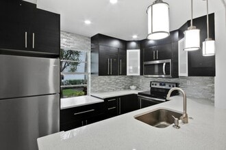 Building Photo - 21 Normandy A