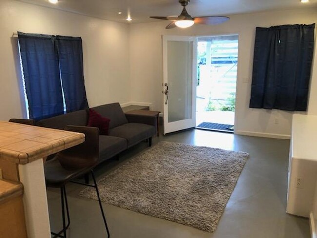 Building Photo - FURNISHED. Lovely 1 bedroom 1 Bath Unit in...