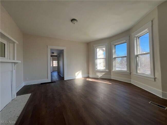 Foto del edificio - 277 E Main St