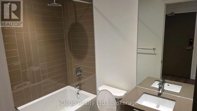 Photo du bâtiment - 448 Burnhamthorpe Rd W