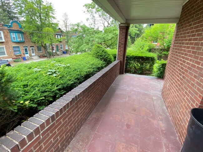 Building Photo - 8/1 Fantastic Location. Fenced Yard. 4 bed 2 bath. Porch. Hardwood. Close to CMU