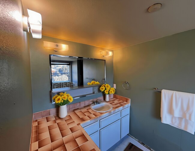 Foto del edificio - 334 Cedar Rd