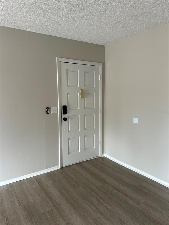 Building Photo - 6063 Village Cir S