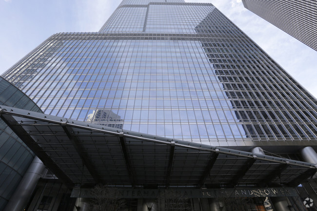 Building Photo - Trump International Hotel & Tower - Chicago