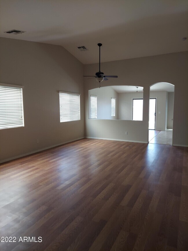 Foto del edificio - 3411 W Sunland Ave