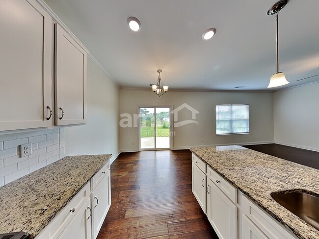 Building Photo - 384 Praline Wy