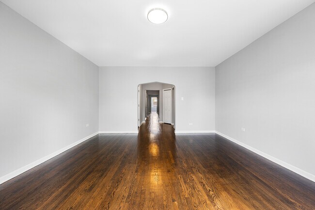 Building Photo - 7721 S Kingston Ave