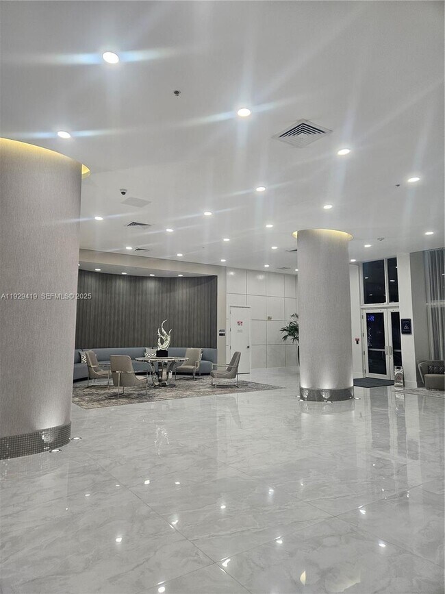 Foto del edificio - 18800 NE 29th Ave