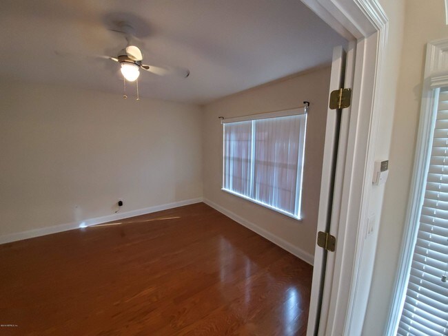 Foto del edificio - 1292 Paradise Pond Rd